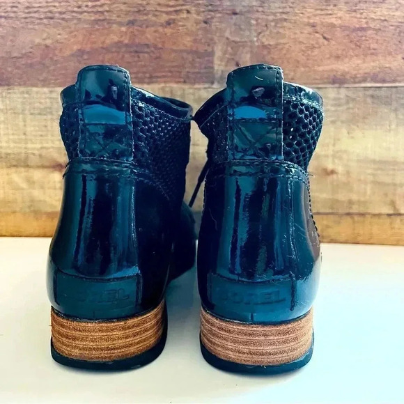 Sorel Major Lace Up Mesh Patent Leather Boots - Picture 5 of 8